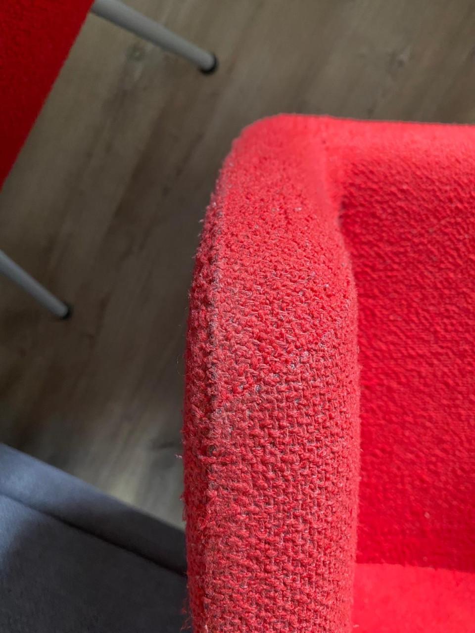 Stevige stoel, lekkere zit 6x moderne stoelen in rode bouclé