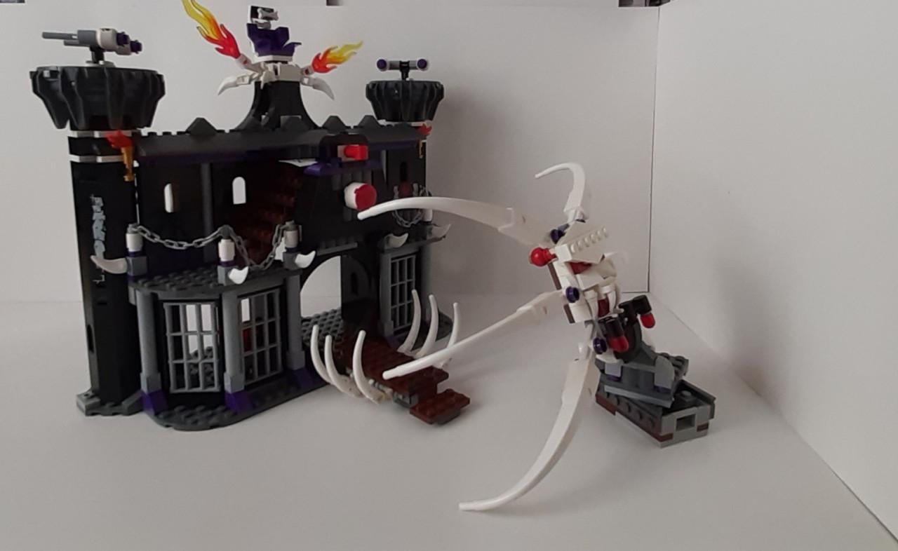 LEGO NINJAGO 2505: Duistere Fort van Garmadon