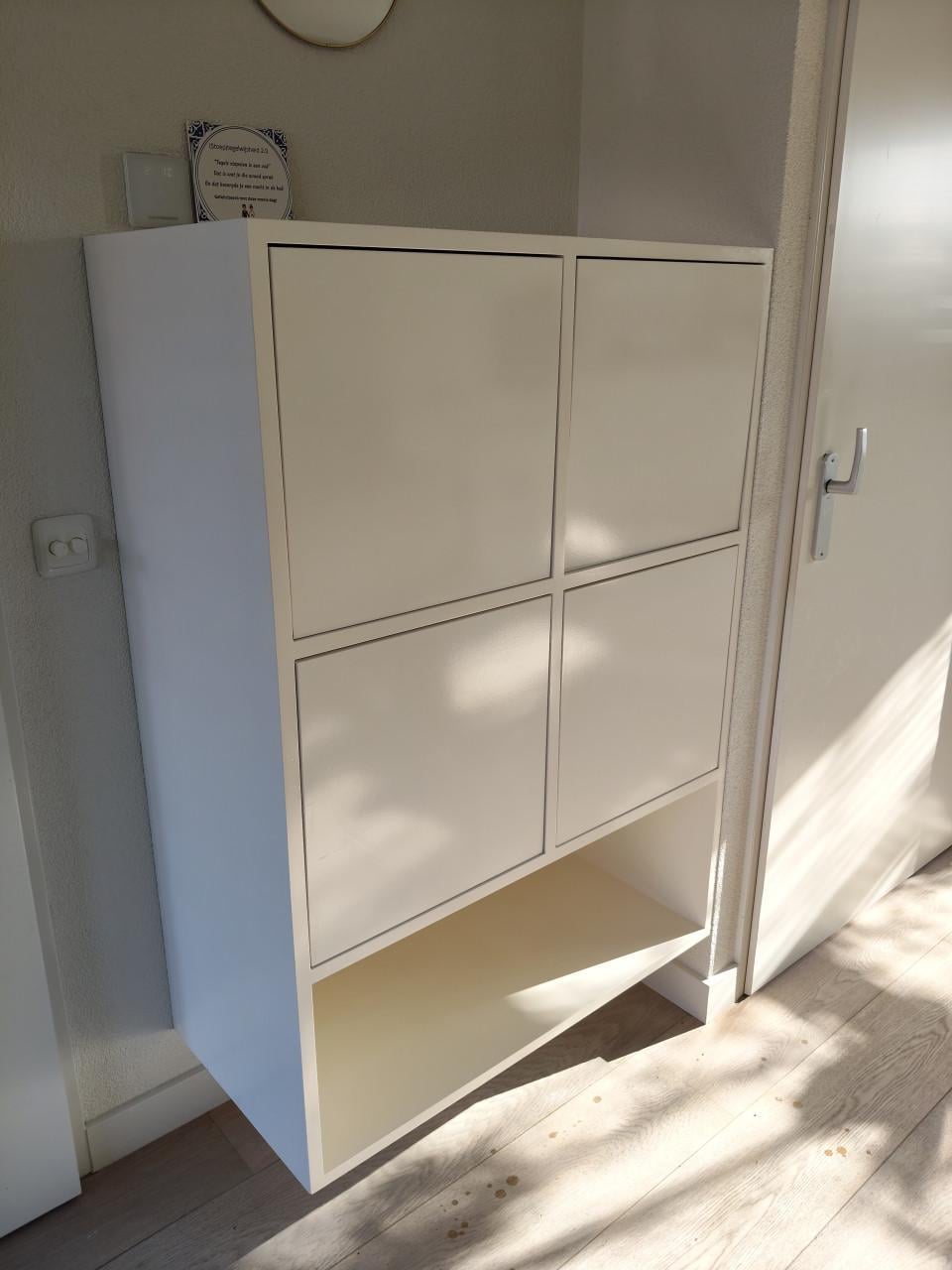 Twee mooie hangkasten wit