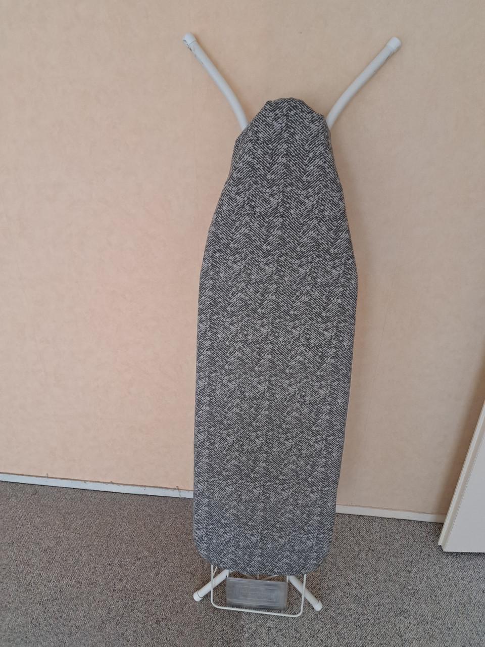 Strijkplank  met strijkijzer