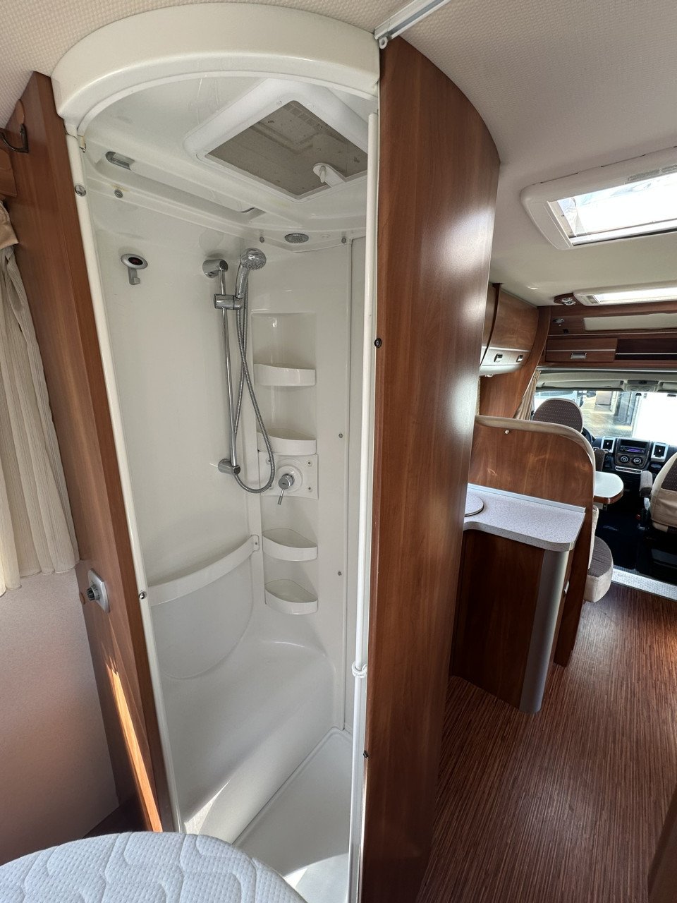Ruime Laika Kreos 3012 – Half Integraal met Queensbed | Slechts 53.434 km