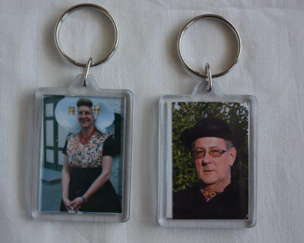 Klederdracht folklore sleutelhanger leuk souvenirtje met  verschillende