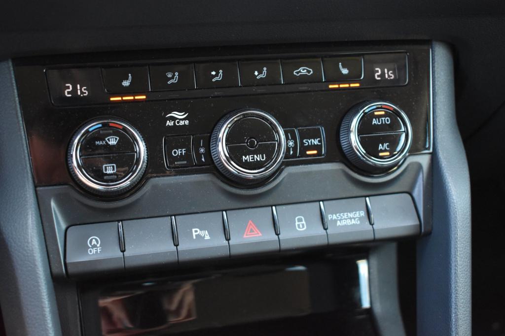 Skoda Karoq 1.5 tsi act | virtual cockpit | stoelverwarming | camera | nap 
