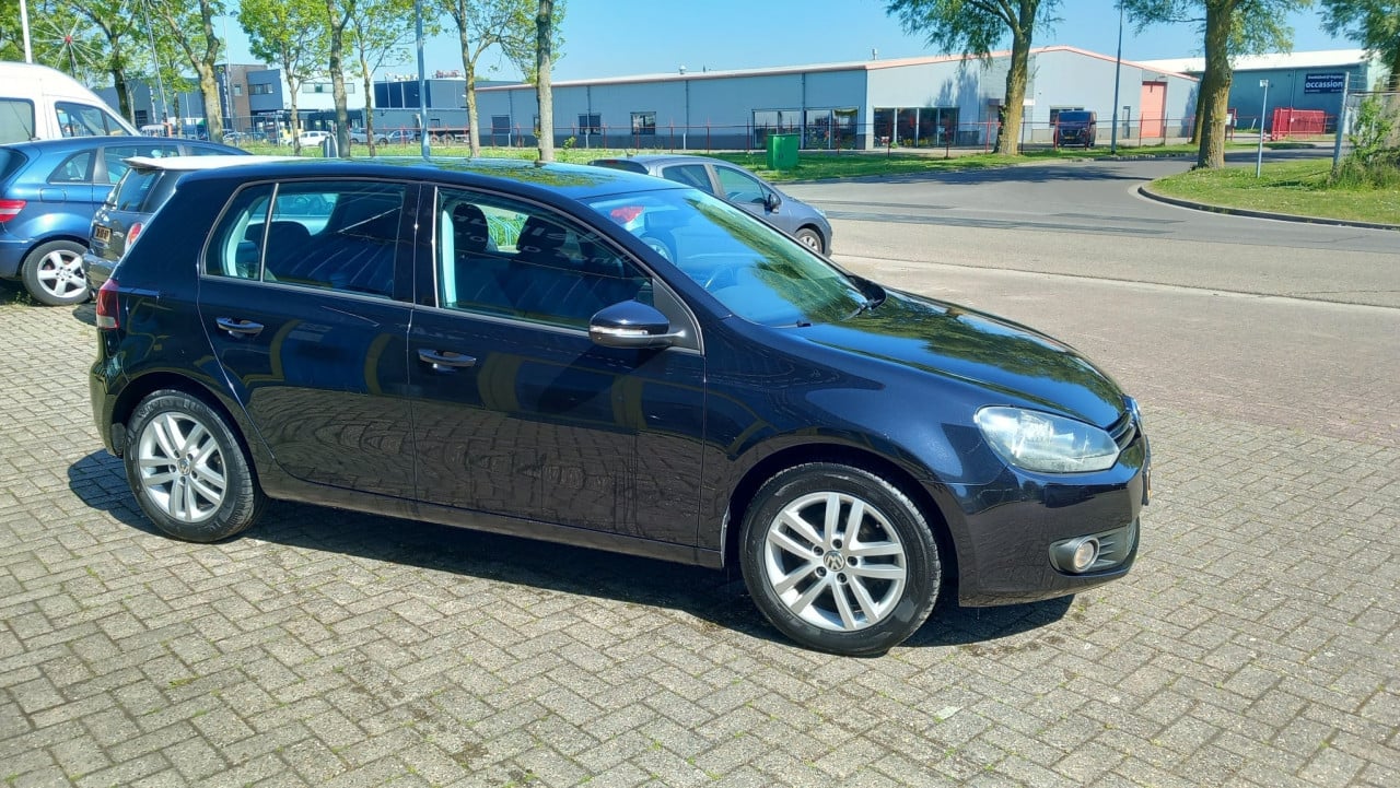 Volkswagen GOLF 1.2 TSI BlueMotion Highline 5deurs bj:2011 airco i.z.g.st