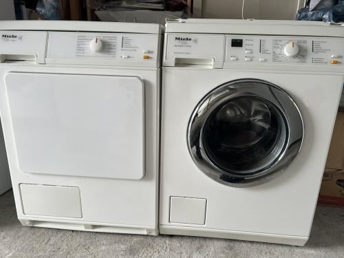 Miele Wasmachine 5kg. 1350 toren en Miele condens droger 5 kg.