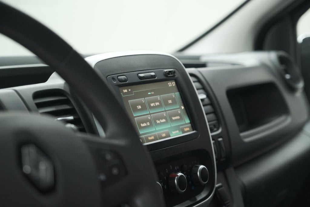 Renault Trafic 2.0 dci 120 t27 l1h1 work edition | trekhaak | apple carplay