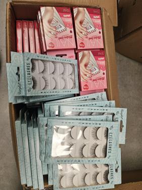 Partij beauty artikelen – 125 stuks – nepwimpers en nagelstickers