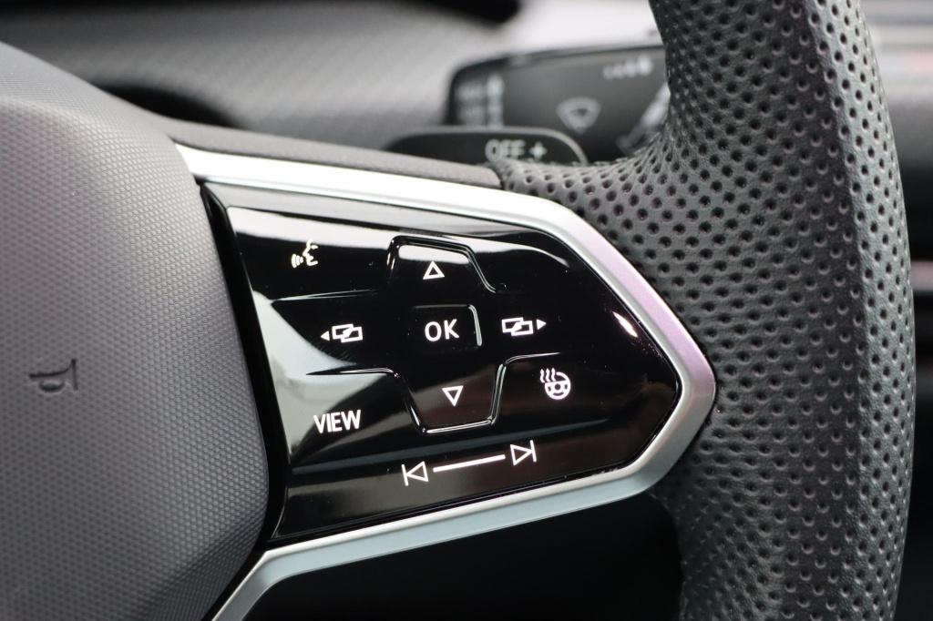 Volkswagen Golf 1.5 etsi r-line | 130pk | dsg7