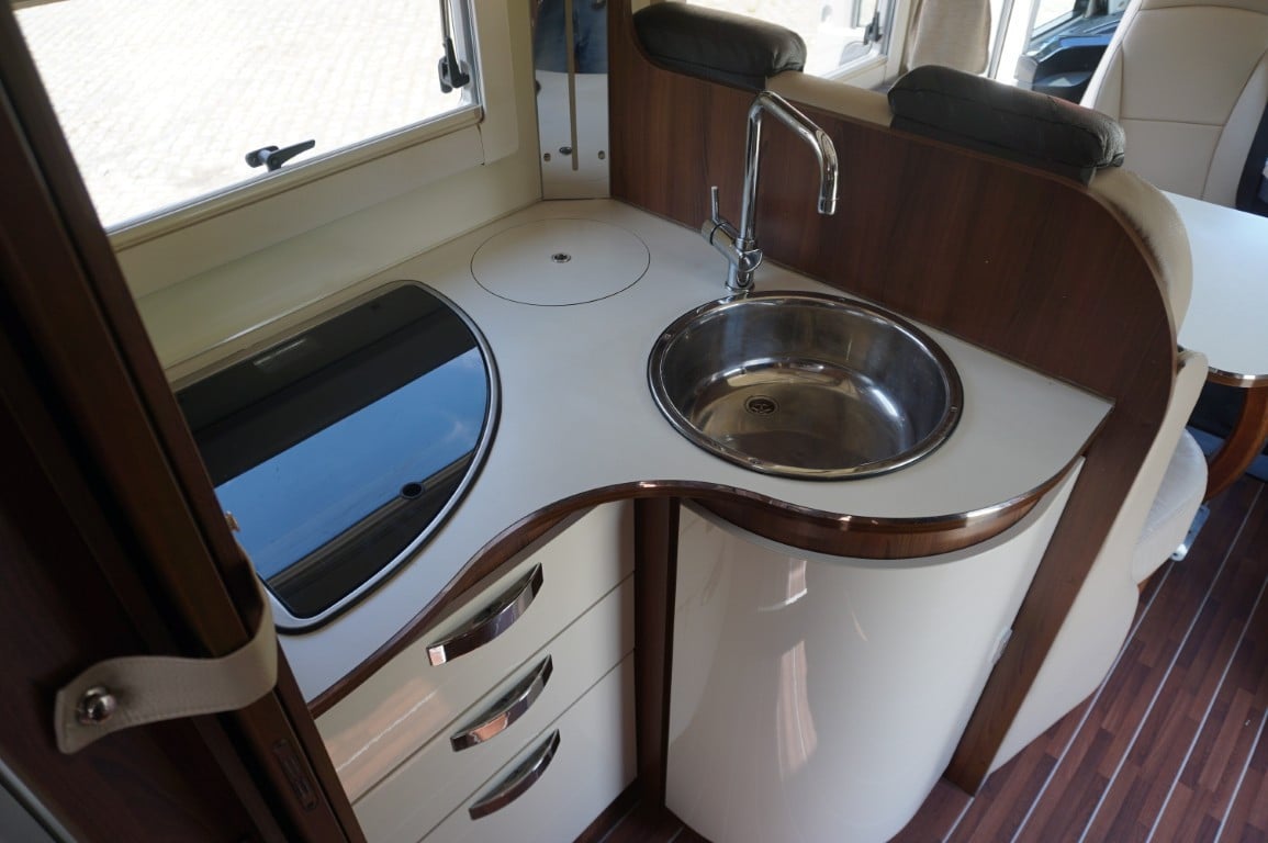 Mc Louis Nevis 873 G Carat 2016 met 63.500km goede opties!