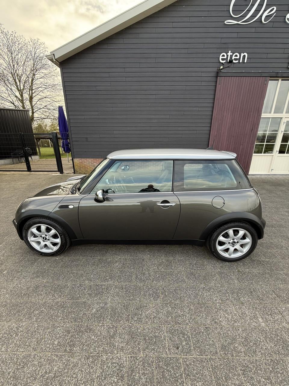 Mini Cooper 1.6 Parklane Automaat 111DKM 2006