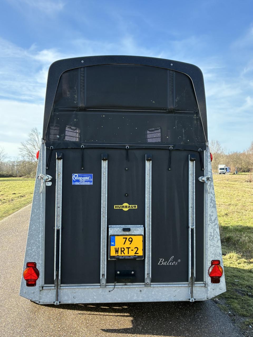 2 paards Humbaur Balios met zadelkamer en alubicomp bodem
