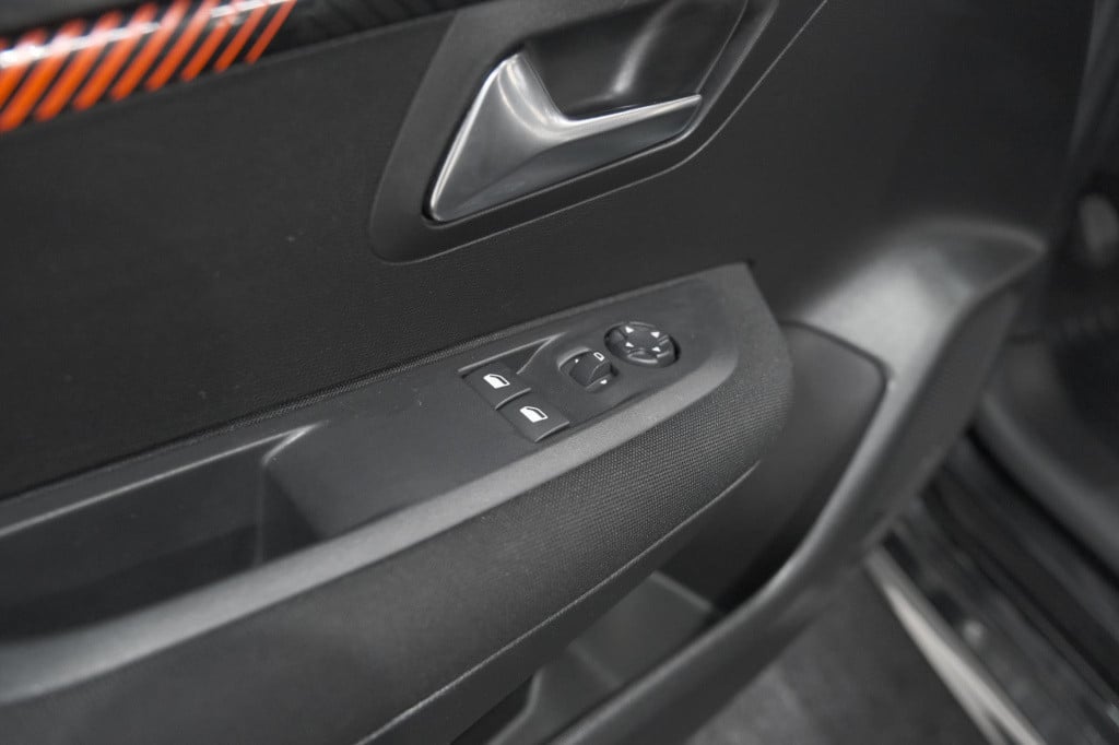 Peugeot 208 puretech 75 active | apple carplay | cruise control | airco