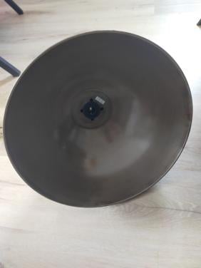 Te koop een metalen hanglamp.