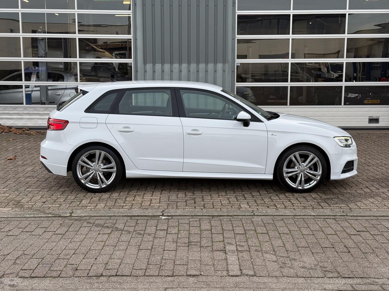 Audi A3 Sportback - 35 TFSI S-LINE | Stoel/Stuurwielverwarming | ACC