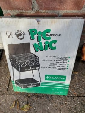 Compacte meeneem/ camping/ picknick barbecue