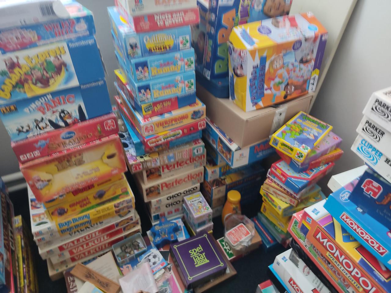 Partij met 200 Gezelschapspellen/ bordspellen