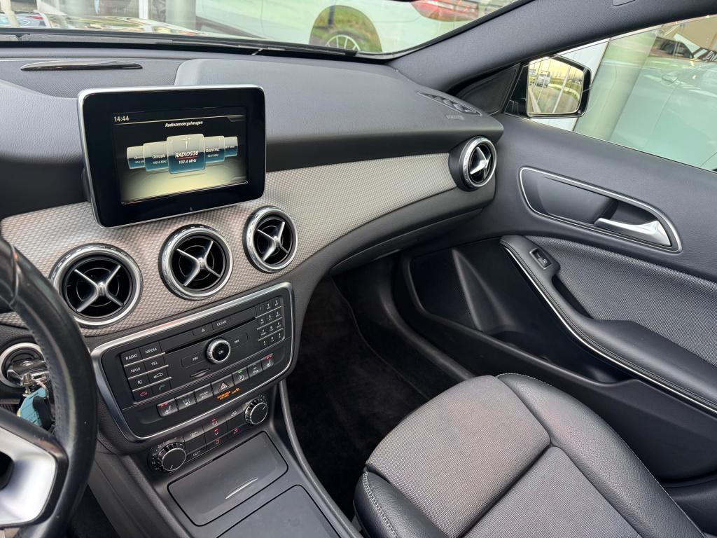 Mercedes-Benz Gla-klasse 180 ambition style automaat , afneembare trekhaak 