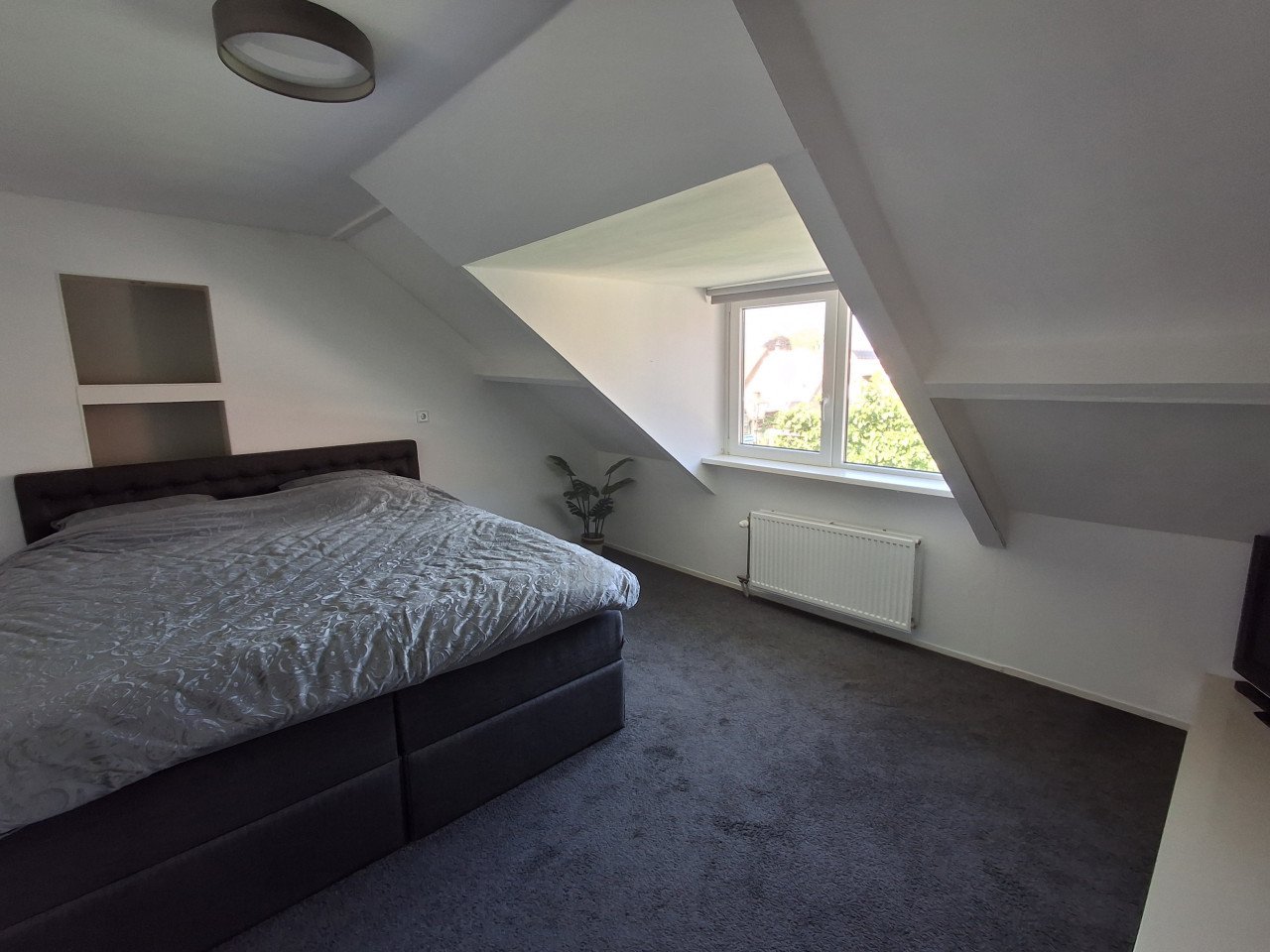 Grote woning te koop vlakbij haven en strand!
