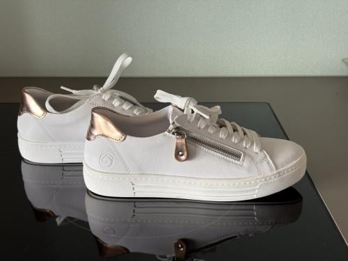 Schoenen van Remonte maat 37.