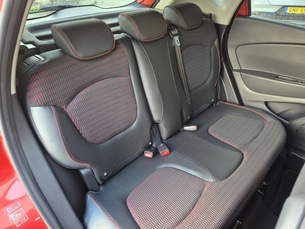 Renault Captur tce 90 helly hansen camera, trekhaak, all season banden, nav