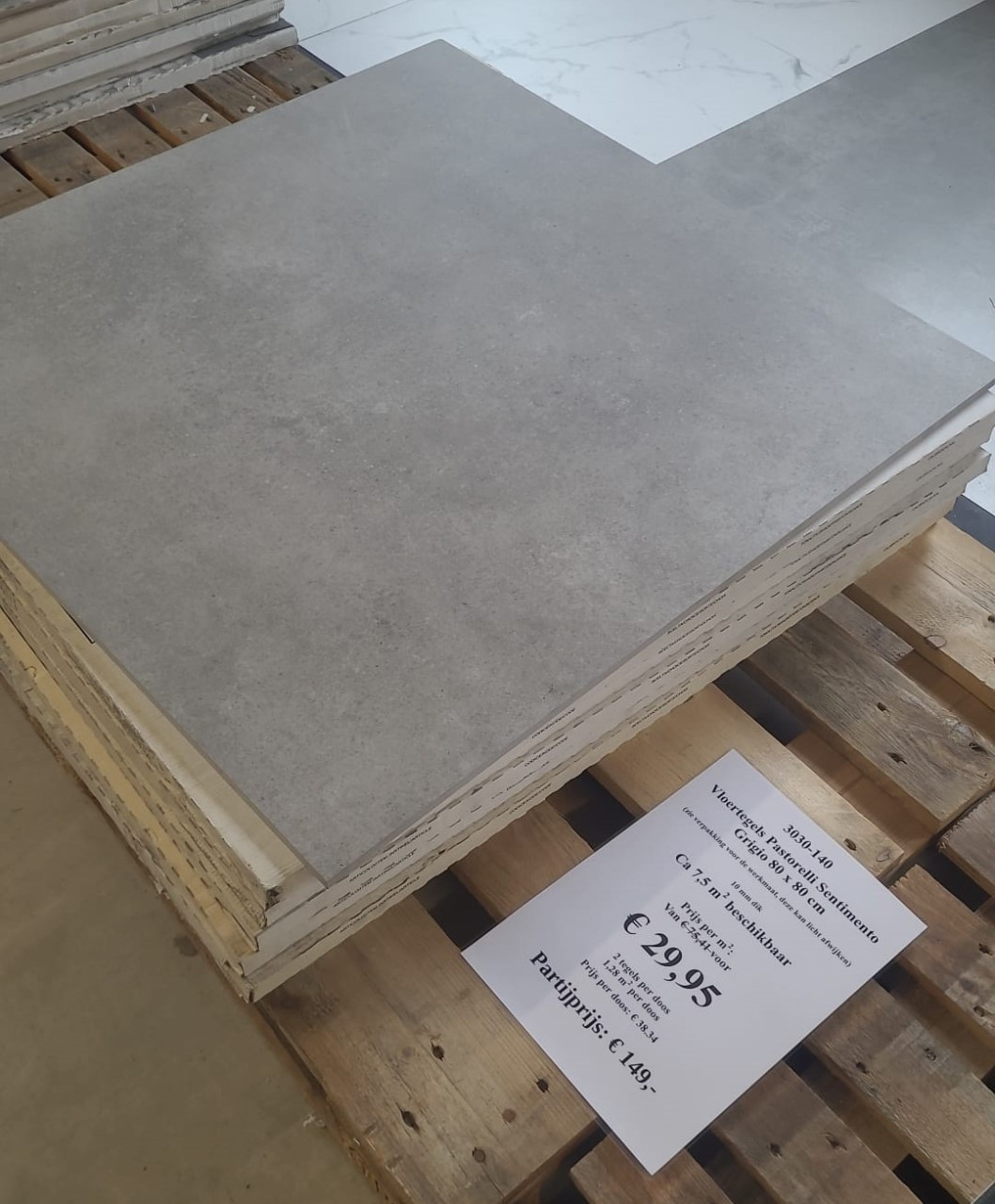 3030-140 ca 7,5 m² Pastorelli tegels, 80x80 cm, grijs. Van € 565,58 voor