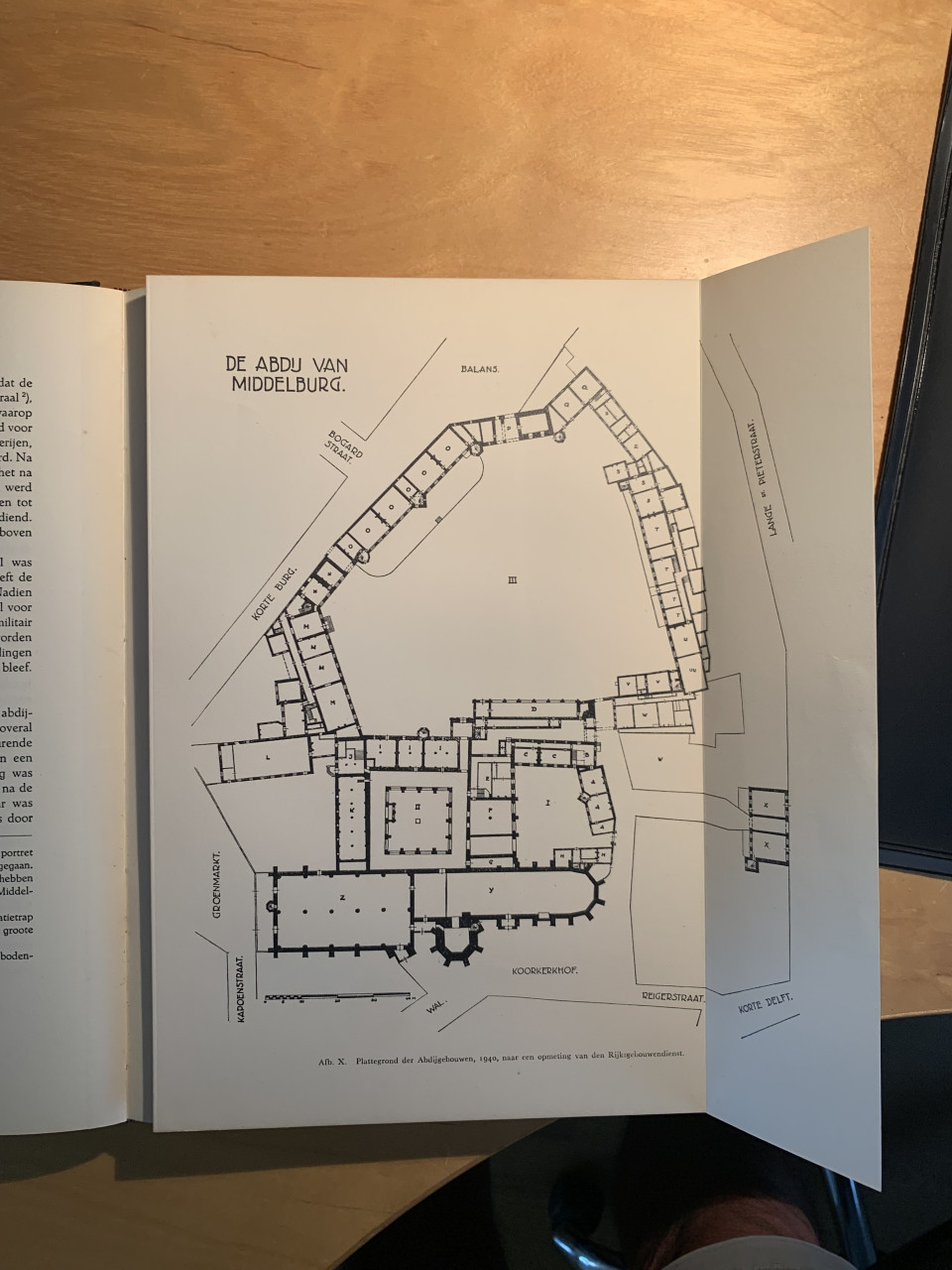 Boek ‘De monumenten van Middelburg’ door Dr. W.S. Unger
