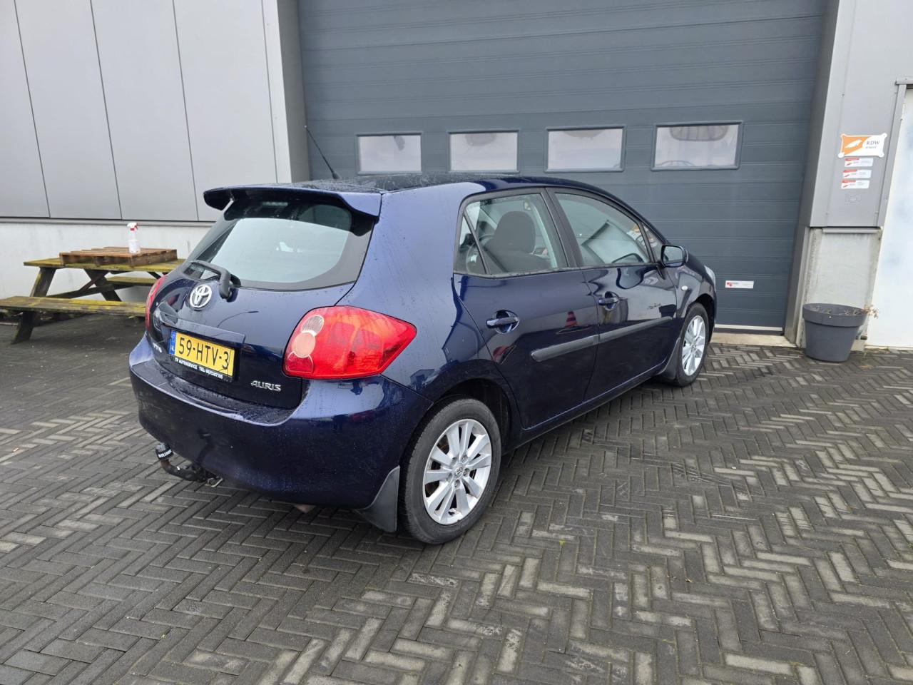 TE KOOP TOYOTA AURIS 1.6 16V SOL MET TREKHAAK