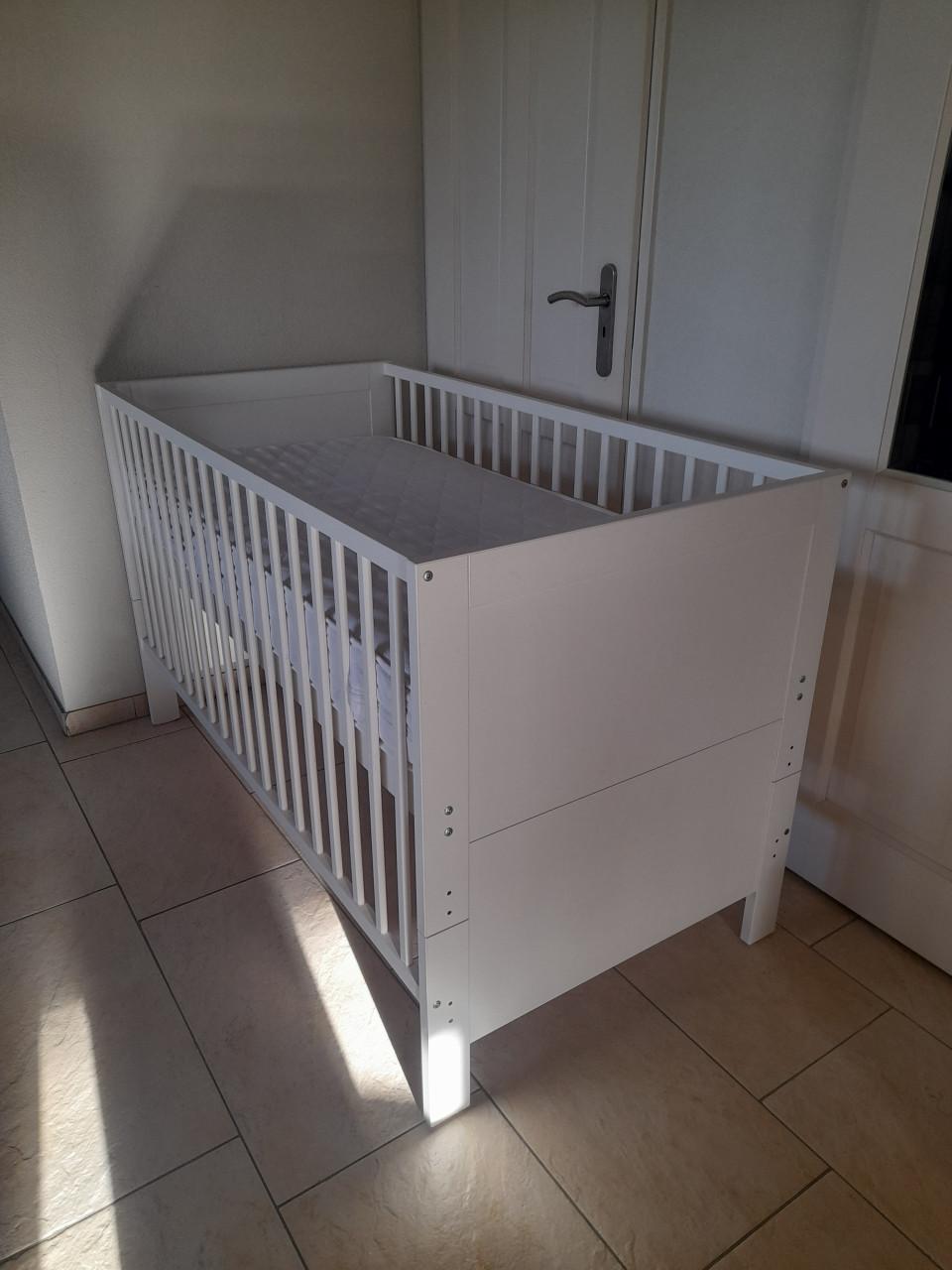 Meegroeibed 140 x 70  van ledikantje naar peuterbed (z.g.a.n.)