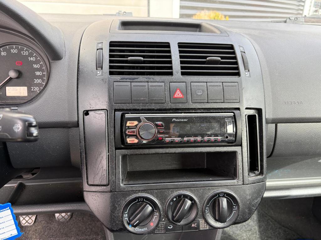 Volkswagen Polo 1.4-16v comfortline/jaar apk/airco/cruise control/