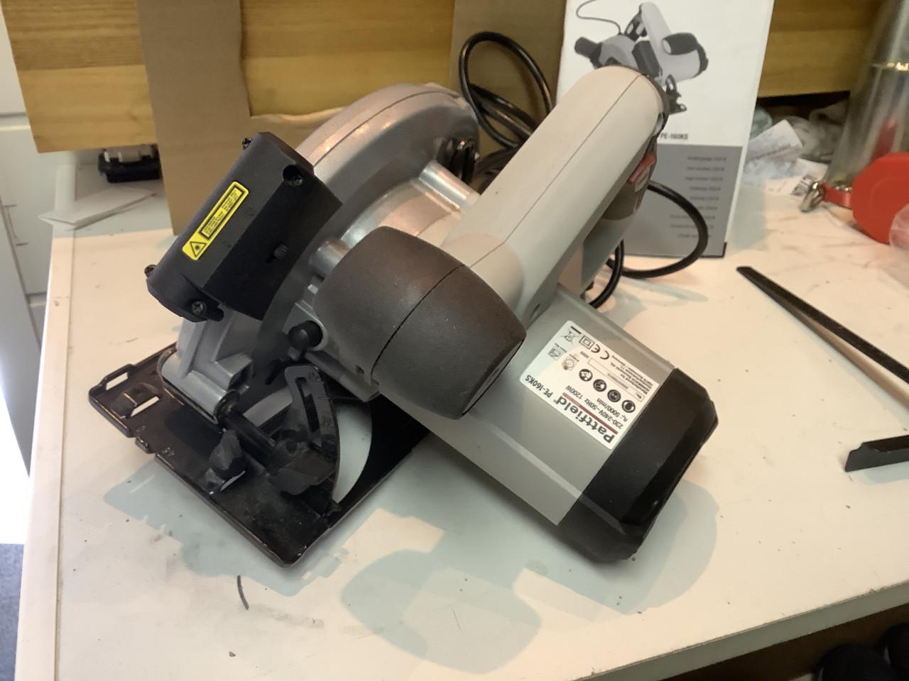 Pattfield cirkelzaag, model PE-160KS, met een vermogen van 1200 wat