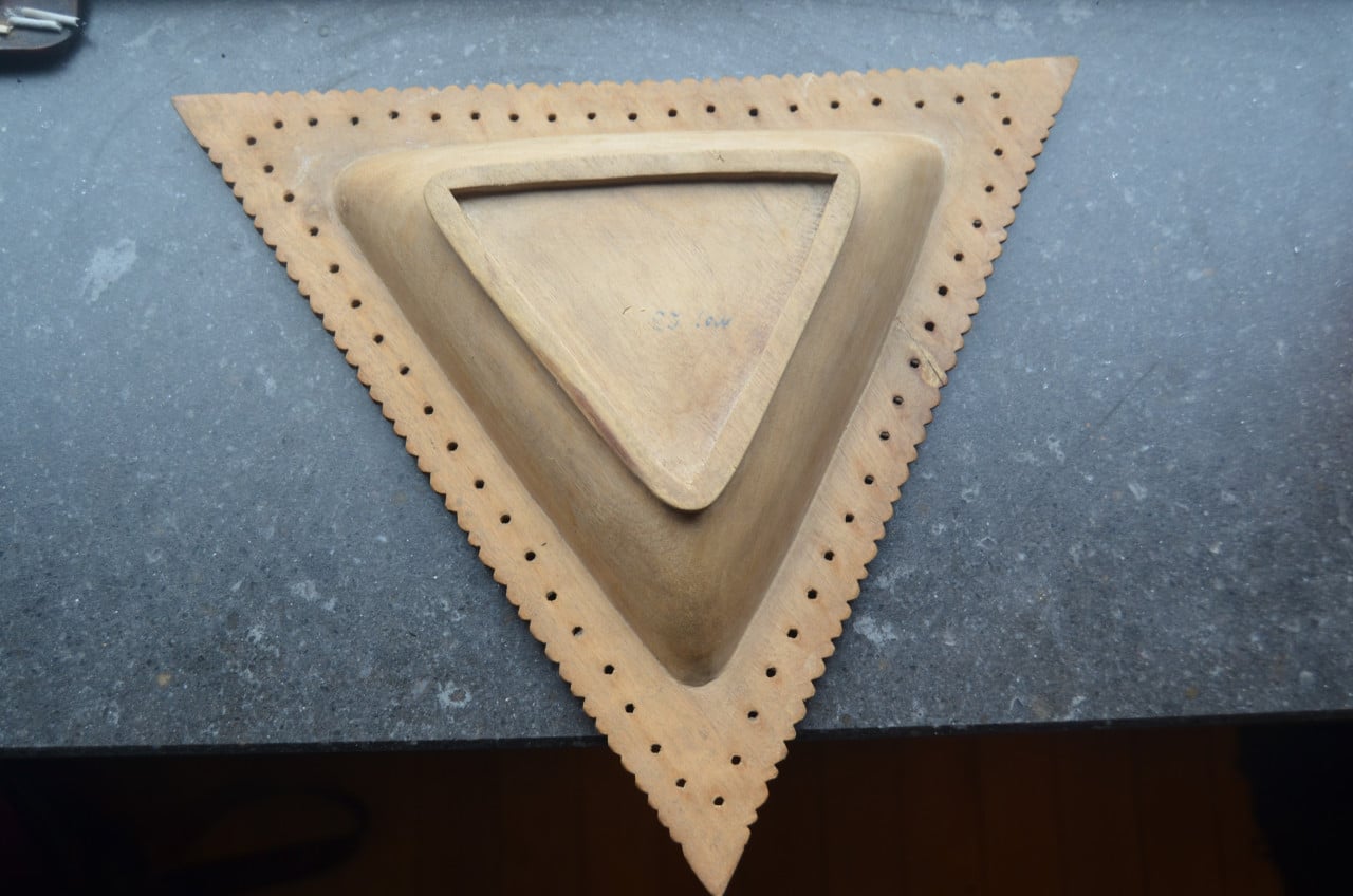 2 Leuke (Indische?) houten bakjes in goede staat