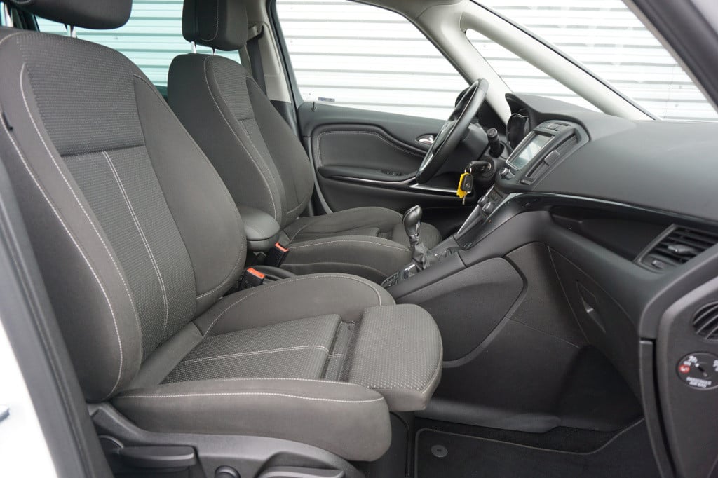 Opel Zafira 1.6 turbo business executive 7p. airco / navi / cruise / elektr