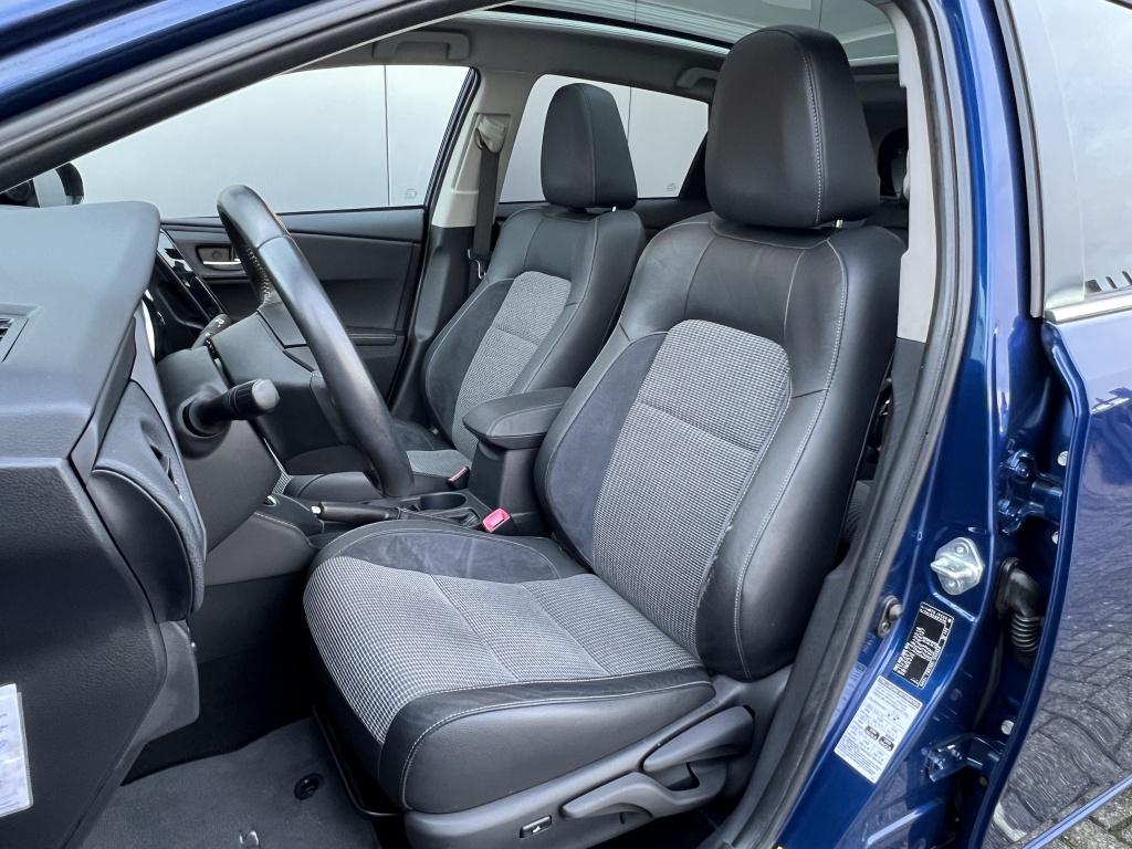 Toyota Auris 1.8 hybrid bus. pro