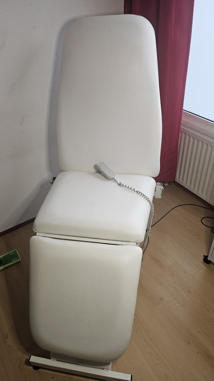 PEDICURE STOEL + LOUP LAMP