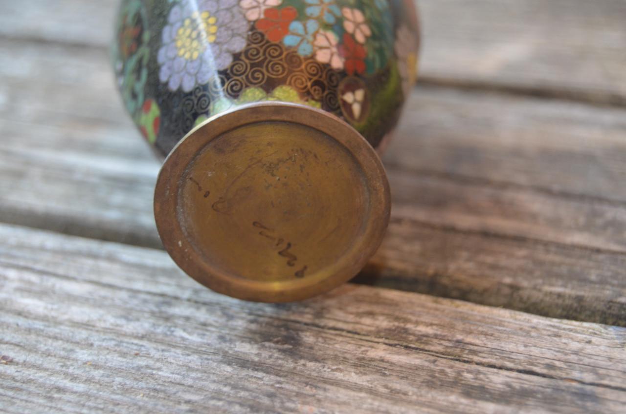 Kleine cloisonné vaas (email op koper), waarsch. uit Japan