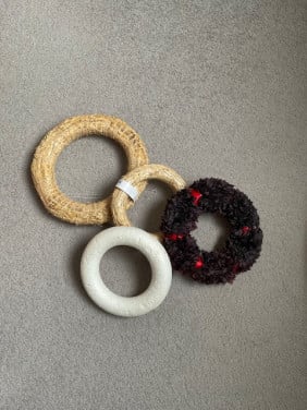 4 kransen 20 cm. en 30 cm. leuk om met groen te decoreren