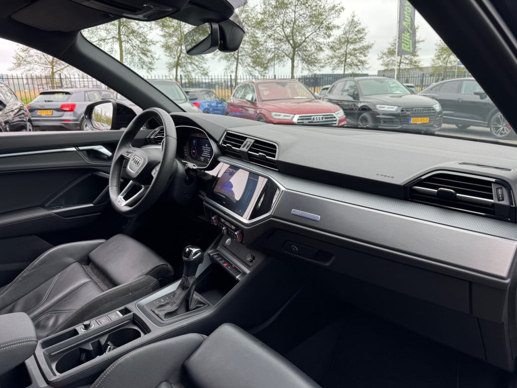 Audi Q3 35 tfsi 3x s-line * panoramadak * keyless * leer * camera