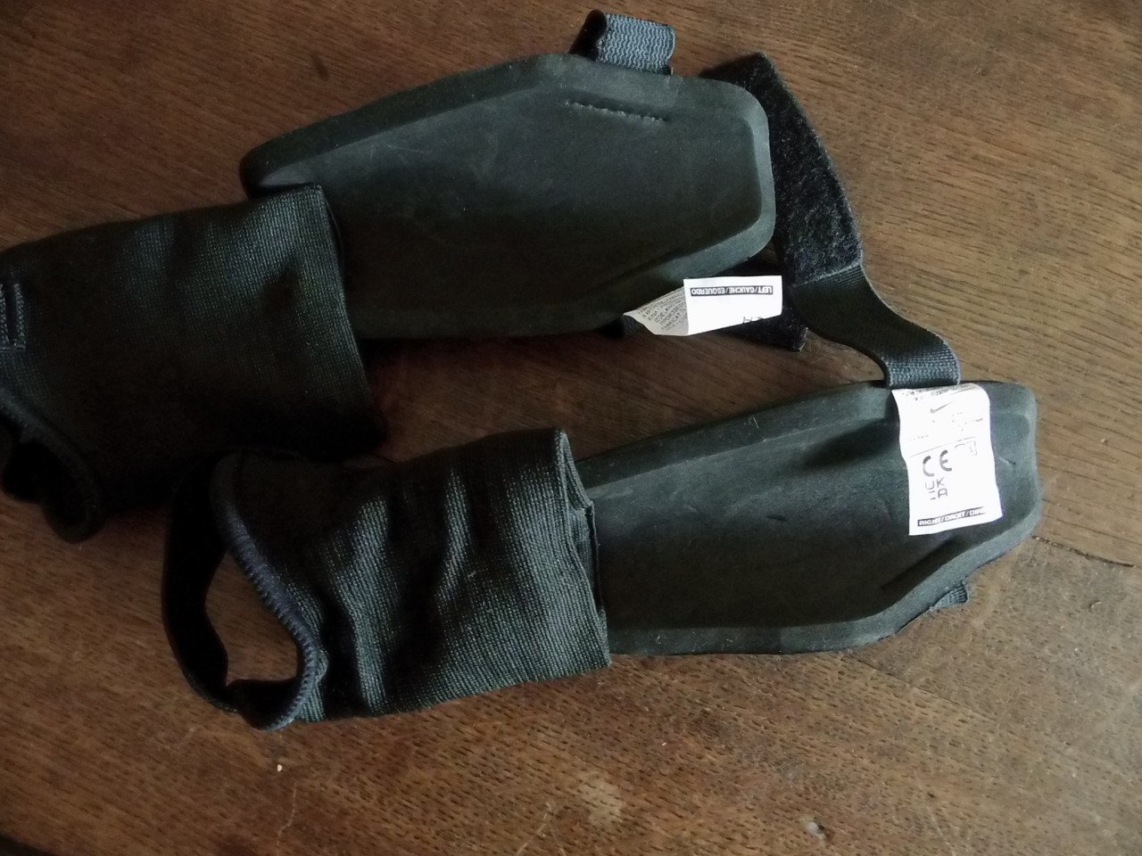 Scheenbeschermers van Nike Charge.