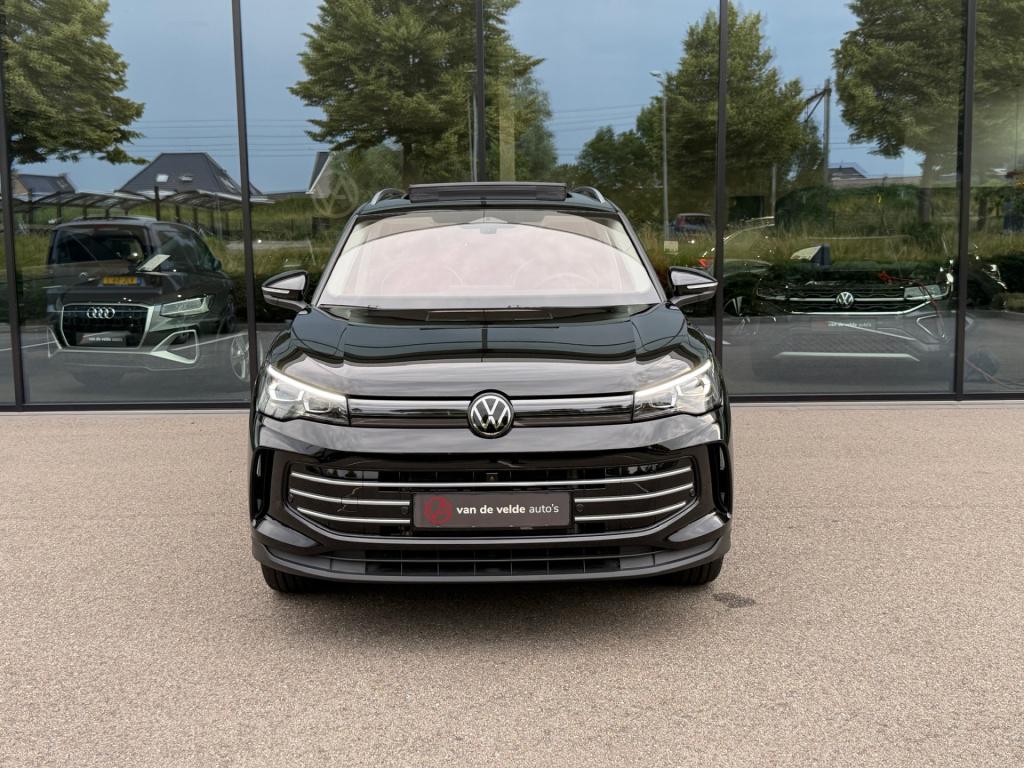 Volkswagen Tiguan 1.5 ehybrid elegance 204pk | trekhaak | 20 inch | 360 cam