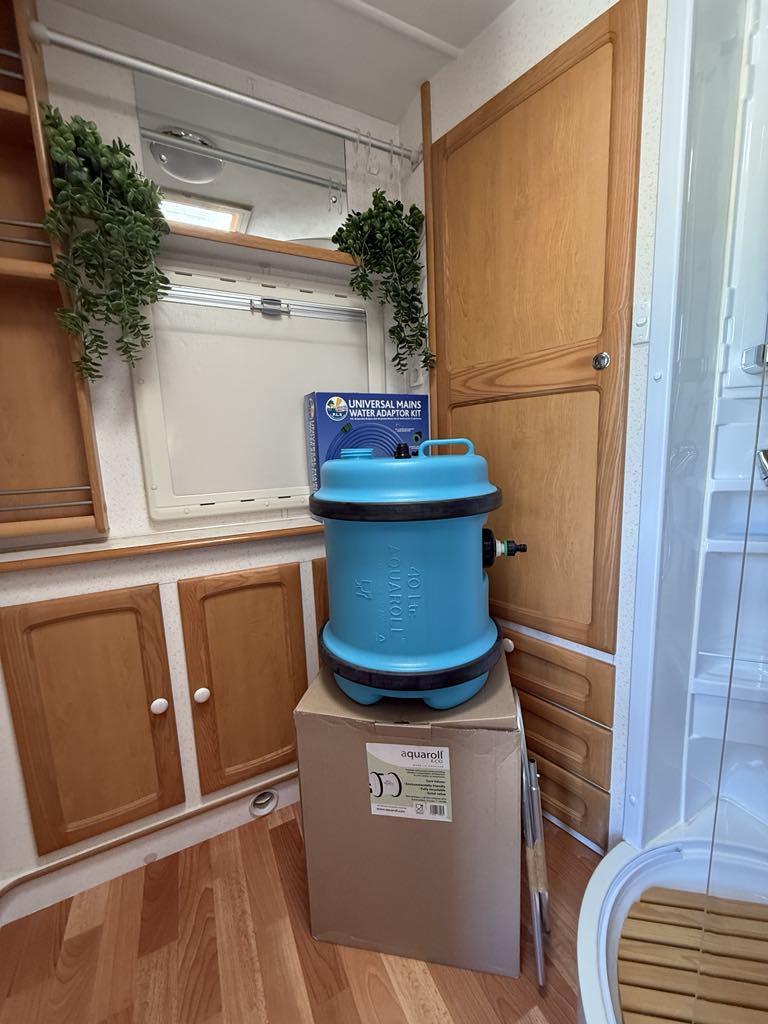 Zeer luxe Elddis crusador hurricane 2004 met lichte hagelschade
