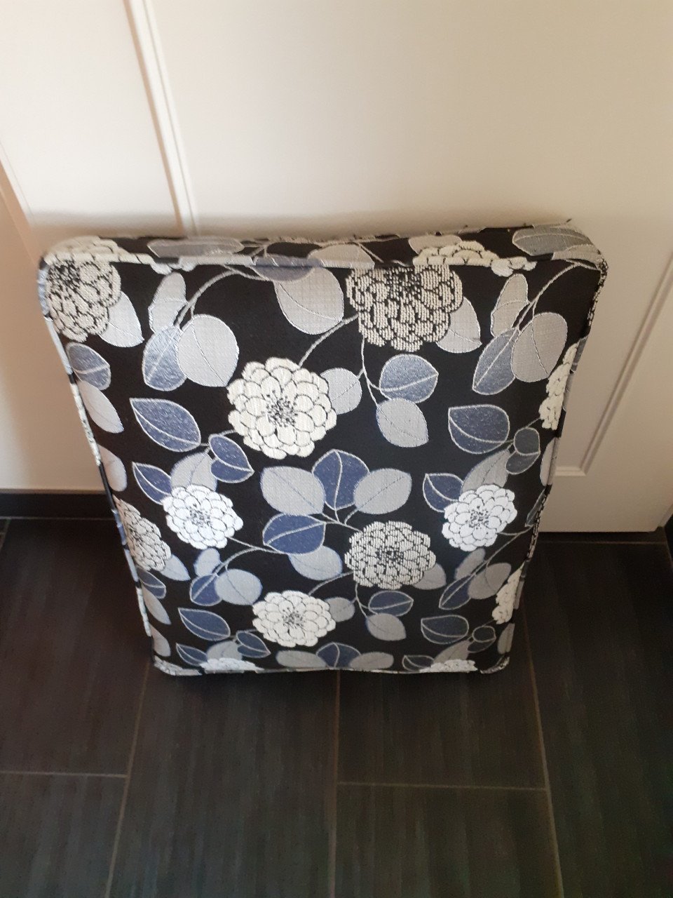 Mooie luxe fauteuil met bijpassende hocker.