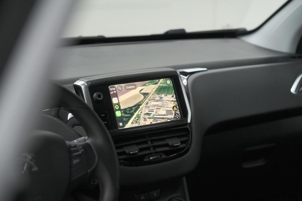 Peugeot 2008 puretech 110 blue lion | trekhaak | apple carplay | parkeersen