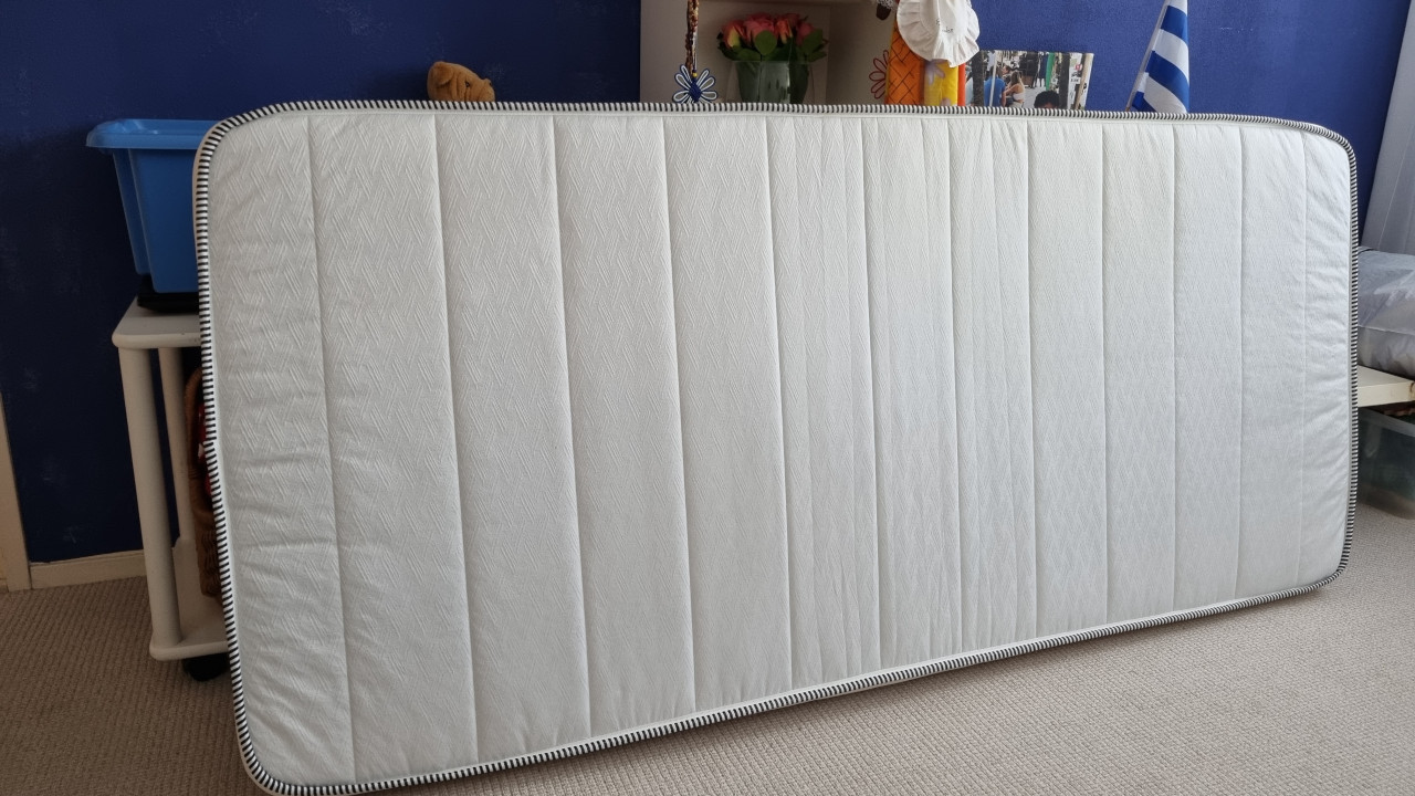 Logeerbed