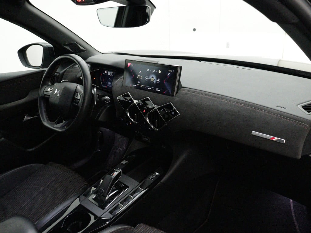 Ds Ds 3 crossback 130 pk automaat performance line | rijklaar | trekhaak |