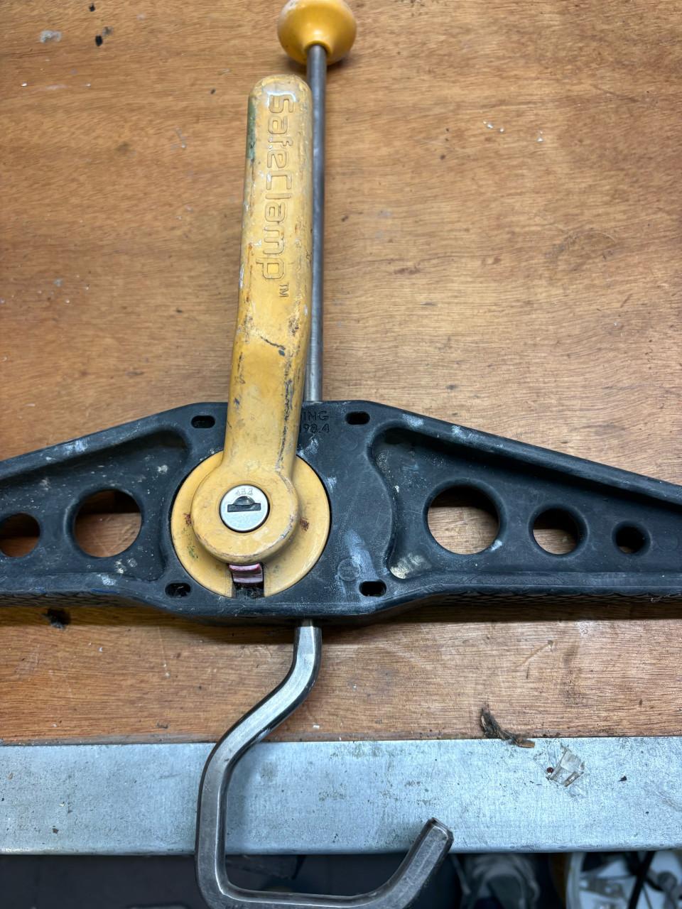 Safety clamp  voor ladder