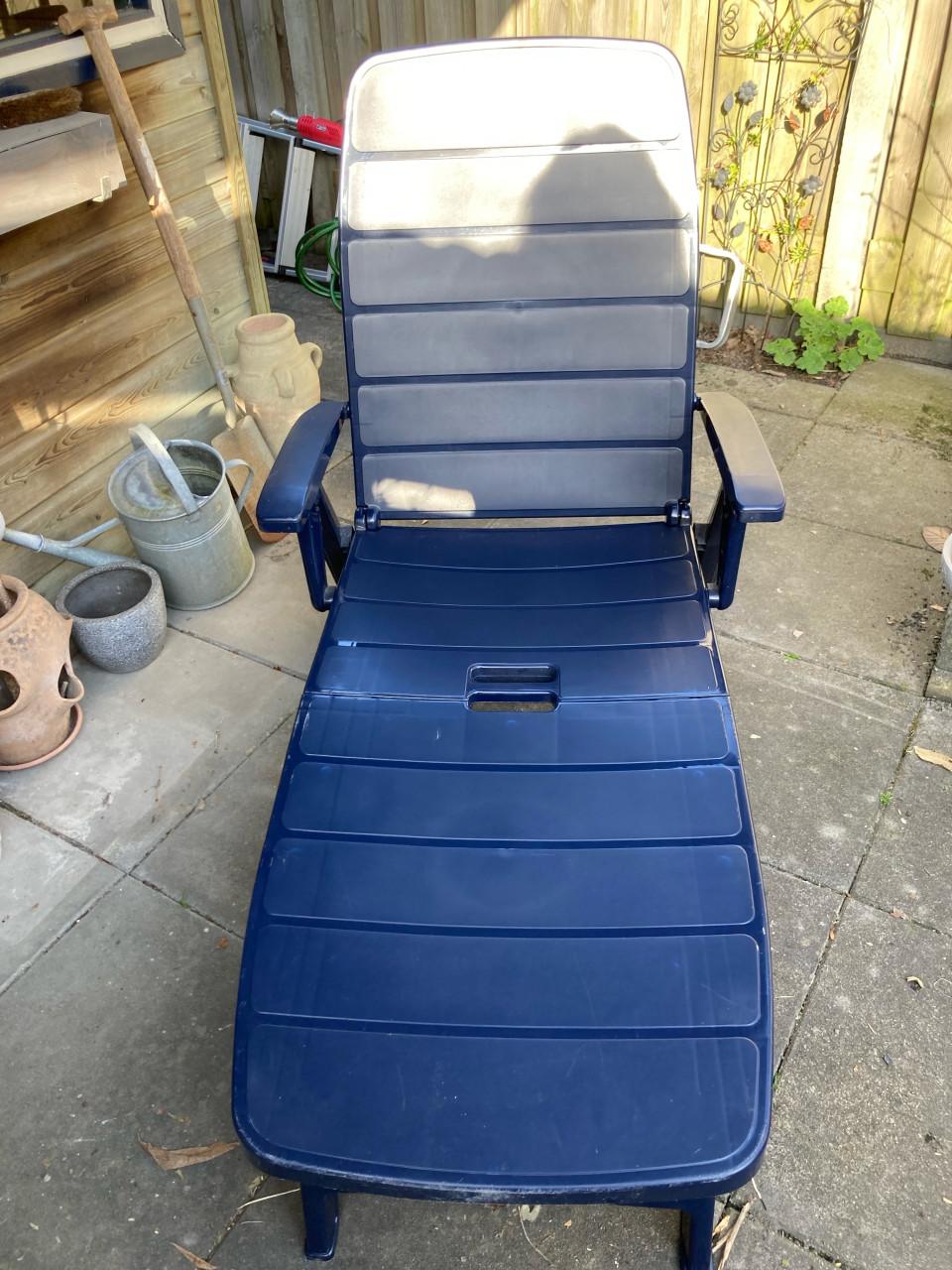 Stoel / ligbed voor in de tuin