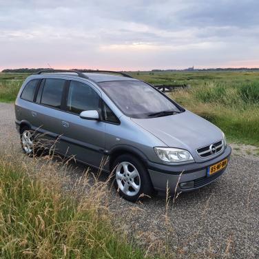 Opel Zafira 1.8-16V Elegance