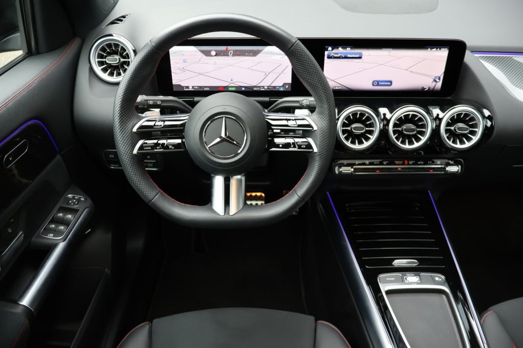 Mercedes-Benz Gla-klasse 250 e edition amg line l facelift l panoramadak l 