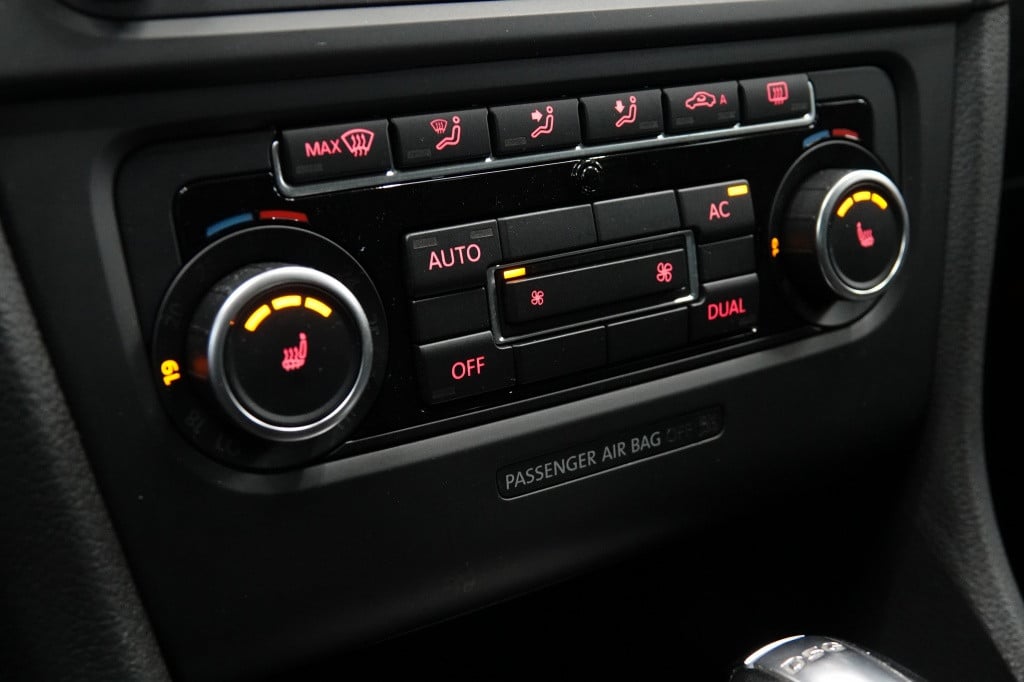 Volkswagen Golf 1.2 tsi highline | pdc | navi | stoelverw. |