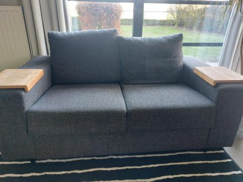 Gratis af te halen tweezitsbank,  tweeënhalf zits bank met poef